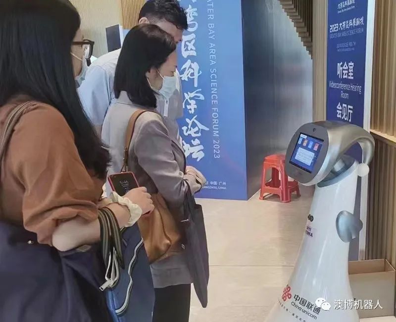 迎宾机器人